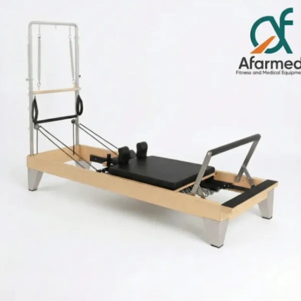 عکس دستگاه پیلاتس ریفورمر اس تی ام stm مدل کلاسیک، مناسب برای باشگاه و منزل، با تاور اختیاری و طراحی ارگونومیک برای حرکات مقاومتی